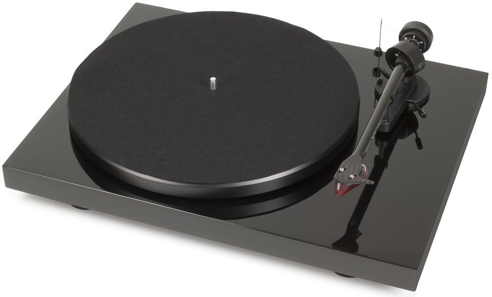 <p>Not only is it the best turntable under $400, the ProJect Carbon Debut is also a beauty</p>