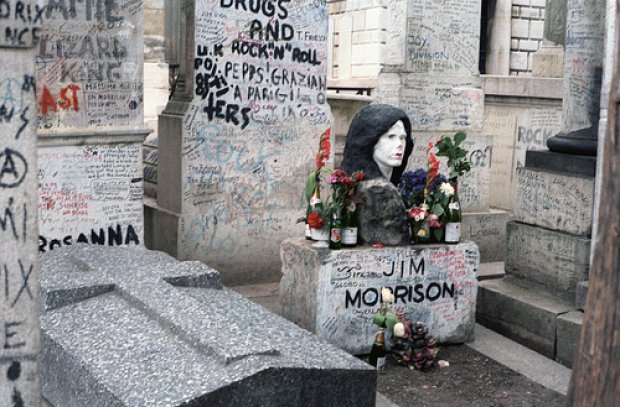 Ray Manzarek stands in front of the grave of Jim Morrison, surrounded  News Photo - Getty Images