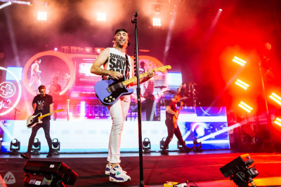 Concert review: All Time Low makes it rain with hit songs and